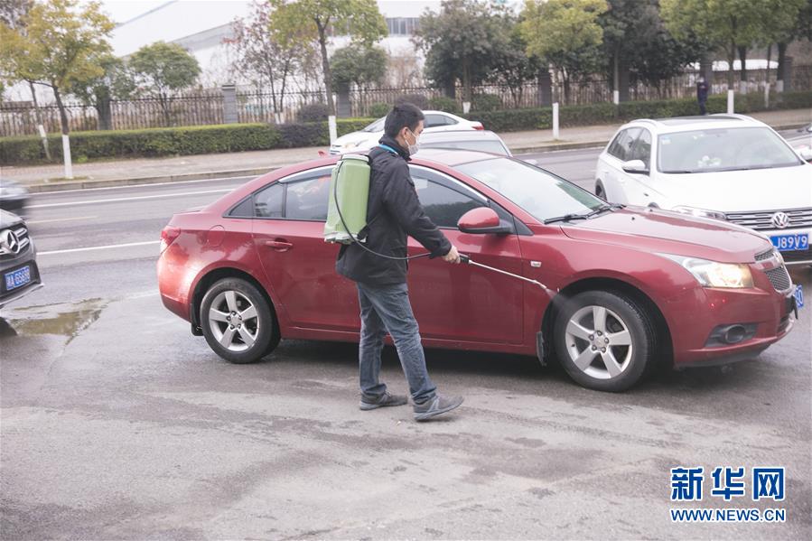 (來自經(jīng)濟(jì)前沿的故事·企業(yè)復(fù)工復(fù)產(chǎn)·圖文互動(dòng))(5)“開門紅包”變“消毒迎門”——長(zhǎng)沙高新區(qū)一家企業(yè)復(fù)工的“拼勁”