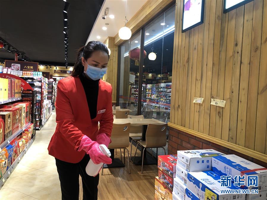 （聚焦疫情防控&middot;圖文互動）（2）&ldquo;老鄰居&rdquo;一直在&mdash;&mdash;四川紅旗連鎖的堅守