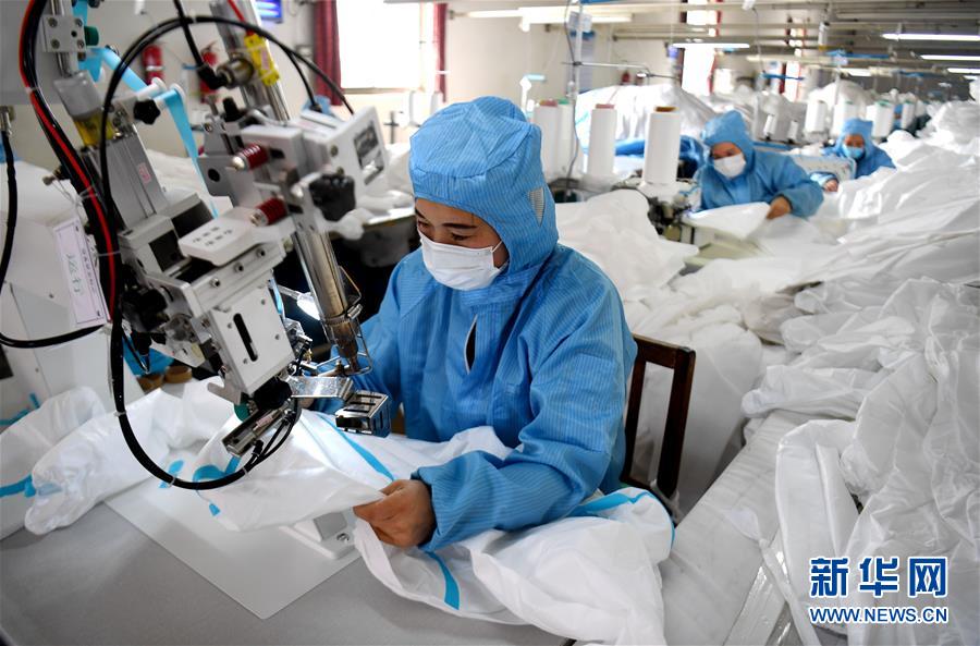 （聚焦疫情防控&middot;圖文互動）（1）我們能多產(chǎn)一件，前方就少一份風(fēng)險(xiǎn)&mdash;&mdash;醫(yī)用防護(hù)服&ldquo;河北制造&rdquo;緊急&ldquo;起飛&rdquo;記