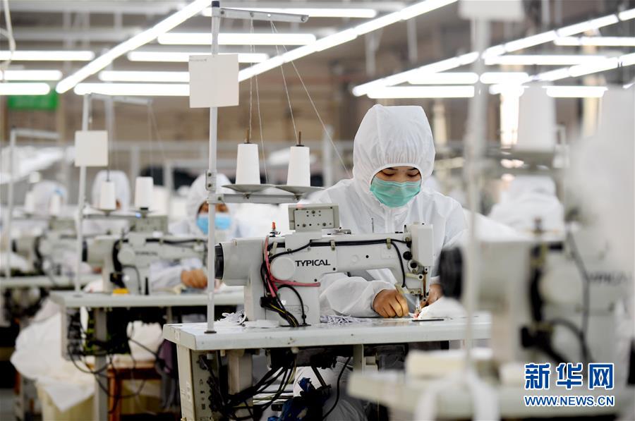 （聚焦疫情防控&middot;圖文互動）（3）我們能多產(chǎn)一件，前方就少一份風(fēng)險(xiǎn)&mdash;&mdash;醫(yī)用防護(hù)服&ldquo;河北制造&rdquo;緊急&ldquo;起飛&rdquo;記