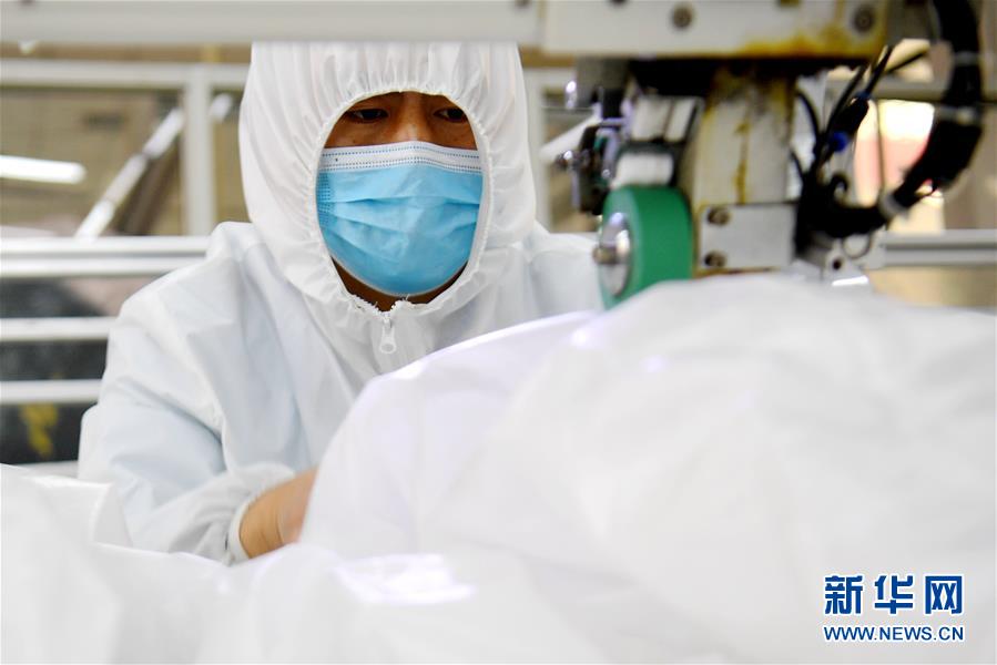 （聚焦疫情防控&middot;圖文互動）（7）我們能多產(chǎn)一件，前方就少一份風(fēng)險(xiǎn)&mdash;&mdash;醫(yī)用防護(hù)服&ldquo;河北制造&rdquo;緊急&ldquo;起飛&rdquo;記