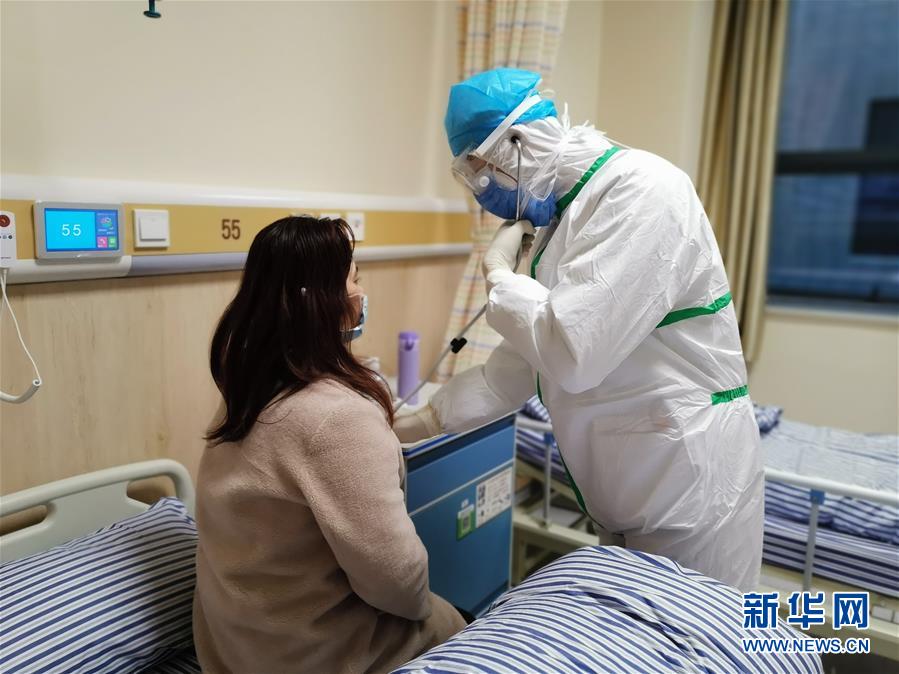 （新華全媒頭條&middot;圖文互動）（4）滄海橫流顯本色　戰(zhàn)&ldquo;疫&rdquo;一線黨旗紅&mdash;&mdash;全國各領(lǐng)域基層黨組織和廣大黨員奮力打好疫情防控阻擊戰(zhàn)（1）