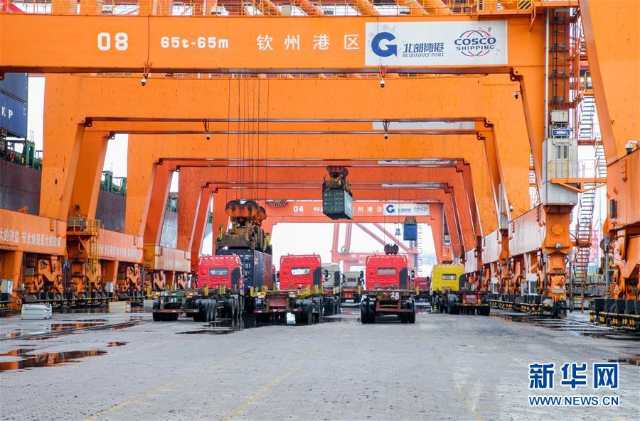 （圖文互動）（4）抓好防疫保暢，還管司機吃飯&mdash;&mdash;廣西欽州保稅港區(qū)服務企業(yè)復工見聞