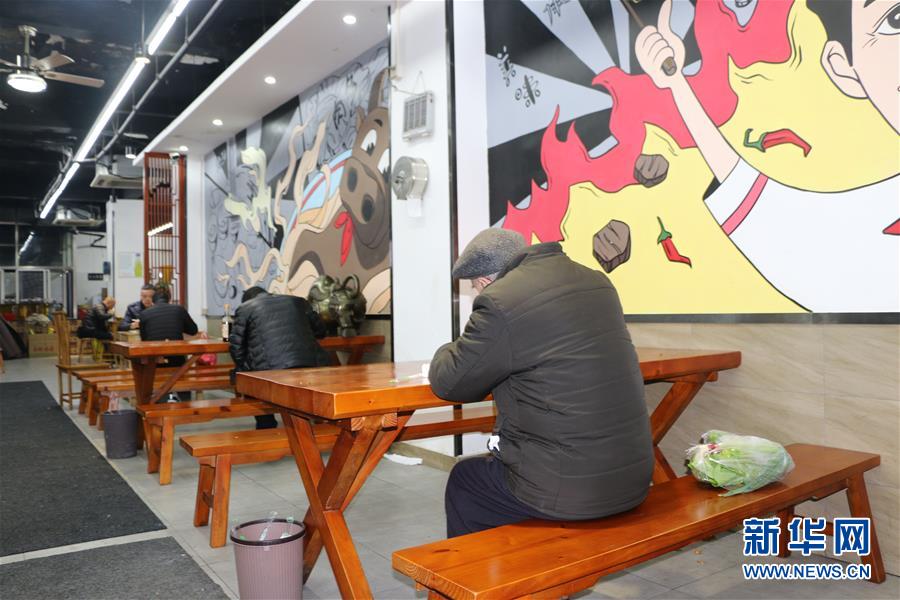 （圖文互動）（5）吃粉擼串，商圈&ldquo;打卡&rdquo;，動車出廠&mdash;&mdash;湖南&ldquo;標(biāo)簽&rdquo;復(fù)蘇記