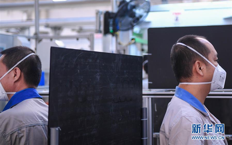 （聚焦疫情防控&middot;圖文互動(dòng)）（2）用疫情&ldquo;防控線&rdquo;守衛(wèi)企業(yè)&ldquo;生命線&rdquo;&mdash;&mdash;長(zhǎng)春復(fù)工企業(yè)防控一線見聞