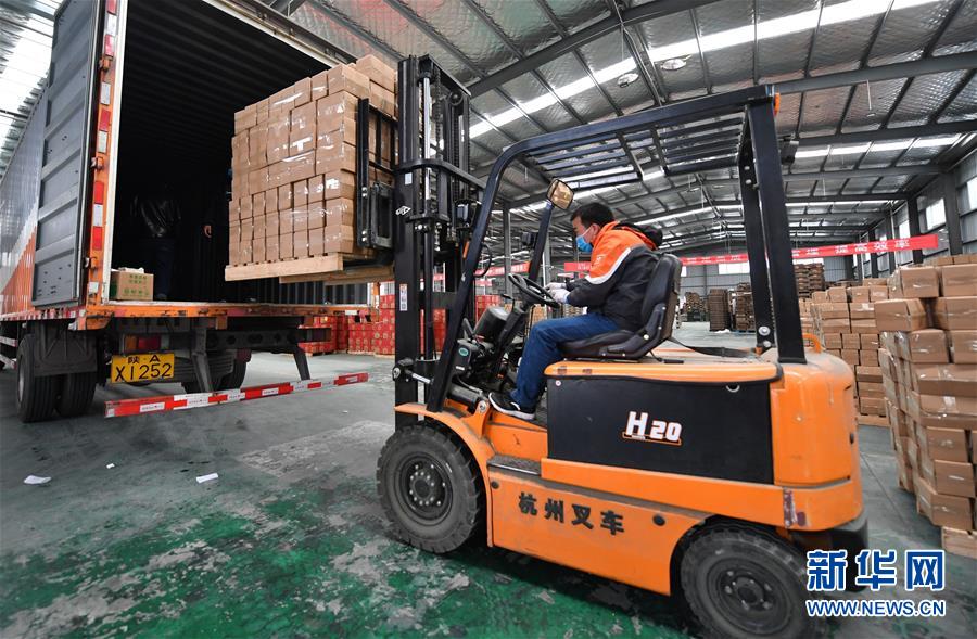 （聚焦疫情防控&middot;圖文互動(dòng)）（6）&ldquo;一輛輛車出發(fā)，春暖花開的日子就不遠(yuǎn)了&rdquo;&mdash;&mdash;西北電商大縣陜西省武功縣復(fù)工見聞