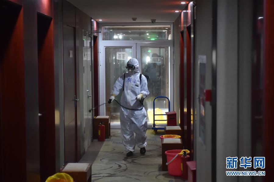 (聚焦疫情防控·圖文互動(dòng))(6)“感恩每一位‘不曾謀面’的醫(yī)護(hù)人員”——探訪返京人員醫(yī)學(xué)集中隔離觀察點(diǎn)