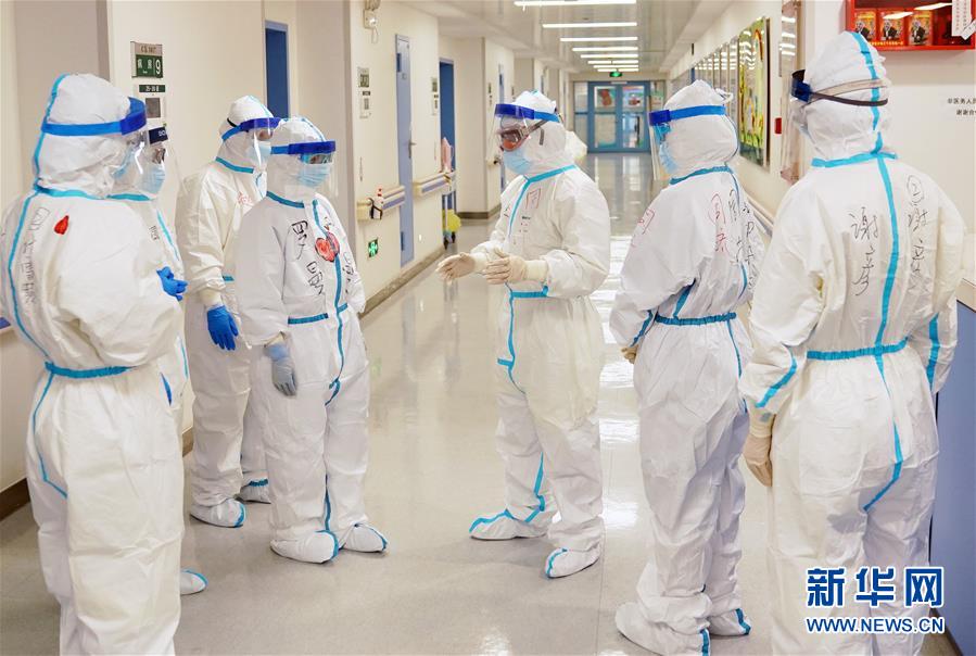 (新華全媒頭條·圖文互動(dòng))(1)磨難壓不垮 奮起正當(dāng)時(shí)——習(xí)近平總書記在統(tǒng)籌推進(jìn)新冠肺炎疫情防控和經(jīng)濟(jì)社會(huì)發(fā)展工作部署會(huì)議上的重要講話振奮人心凝聚力量