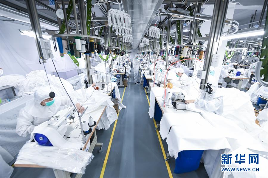 (新華全媒頭條·圖文互動(dòng))(3)磨難壓不垮 奮起正當(dāng)時(shí)——習(xí)近平總書記在統(tǒng)籌推進(jìn)新冠肺炎疫情防控和經(jīng)濟(jì)社會(huì)發(fā)展工作部署會(huì)議上的重要講話振奮人心凝聚力量