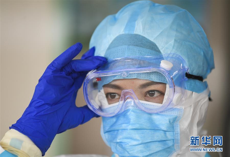 （一線抗疫群英譜&middot;圖文互動）（4）&ldquo;我已躬身入局，勢要共渡難關(guān)!&rdquo;&mdash;&mdash;戰(zhàn)&ldquo;疫&rdquo;一線醫(yī)生黃霞