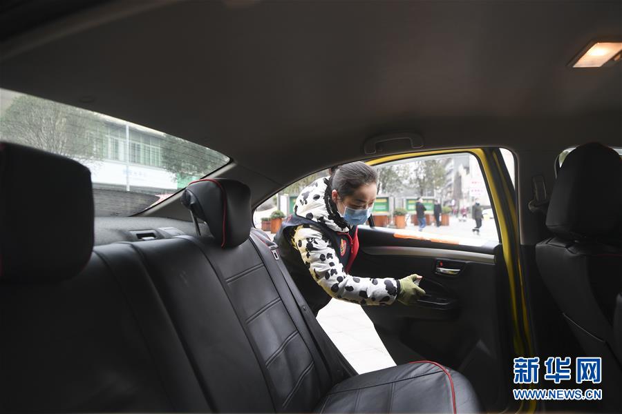 （聚焦疫情防控&middot;圖文互動(dòng)）（3）&ldquo;讓醫(yī)務(wù)人員無(wú)后顧之憂！&rdquo;&mdash;&mdash;重慶志愿者&ldquo;守護(hù)&rdquo;千余名一線醫(yī)護(hù)人員家屬見(jiàn)聞