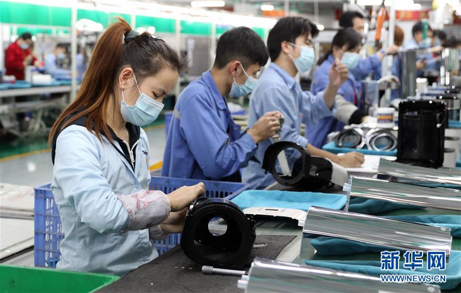 (抓好經(jīng)濟(jì)發(fā)展 應(yīng)對復(fù)雜局面·圖文互動)(2)在“家電之都”順德看“中國制造”抗壓前行