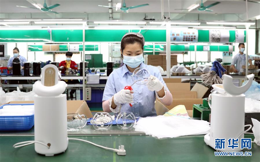 (抓好經(jīng)濟(jì)發(fā)展 應(yīng)對復(fù)雜局面·圖文互動)(3)在“家電之都”順德看“中國制造”抗壓前行