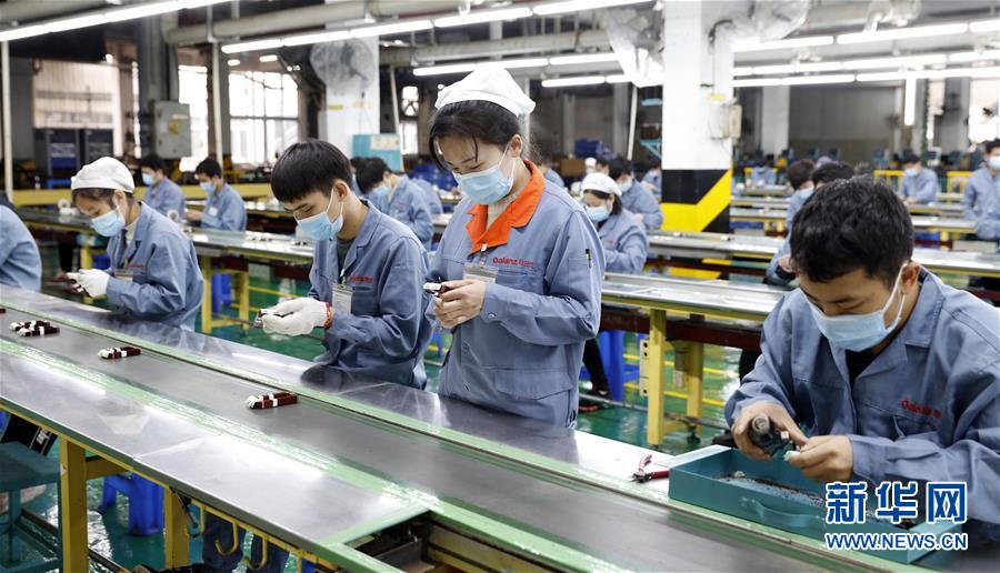 (抓好經(jīng)濟(jì)發(fā)展 應(yīng)對復(fù)雜局面·圖文互動)(4)在“家電之都”順德看“中國制造”抗壓前行