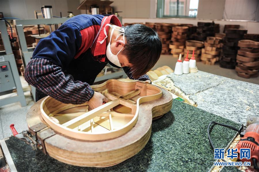 （新華全媒頭條&middot;圖文互動(dòng)）（8）書(shū)寫(xiě)新的轉(zhuǎn)折&mdash;&mdash;寫(xiě)在革命老區(qū)遵義全面脫貧之際