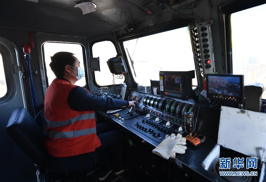 （抓好經(jīng)濟發(fā)展　應(yīng)對復(fù)雜局面&middot;圖文互動）（5）&ldquo;我們的訂單正回流&rdquo;&mdash;&mdash;江西外貿(mào)企業(yè)復(fù)工復(fù)產(chǎn)見聞