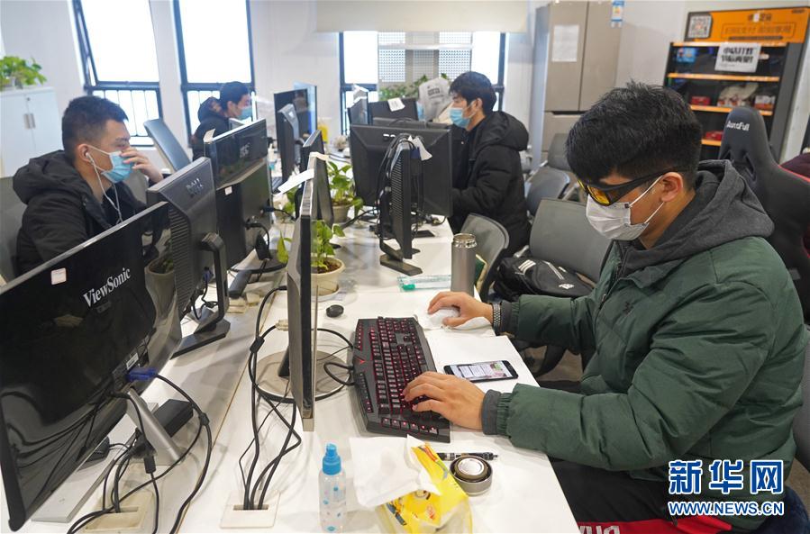 （抓好經(jīng)濟發(fā)展 應(yīng)對復(fù)雜局面&middot;圖文互動）（3）激活&ldquo;神經(jīng)末梢&rdquo; 暢通&ldquo;毛細血管&rdquo;&mdash;&mdash;江西為中小微企業(yè)復(fù)工復(fù)產(chǎn)&ldquo;破障清路&rdquo; 