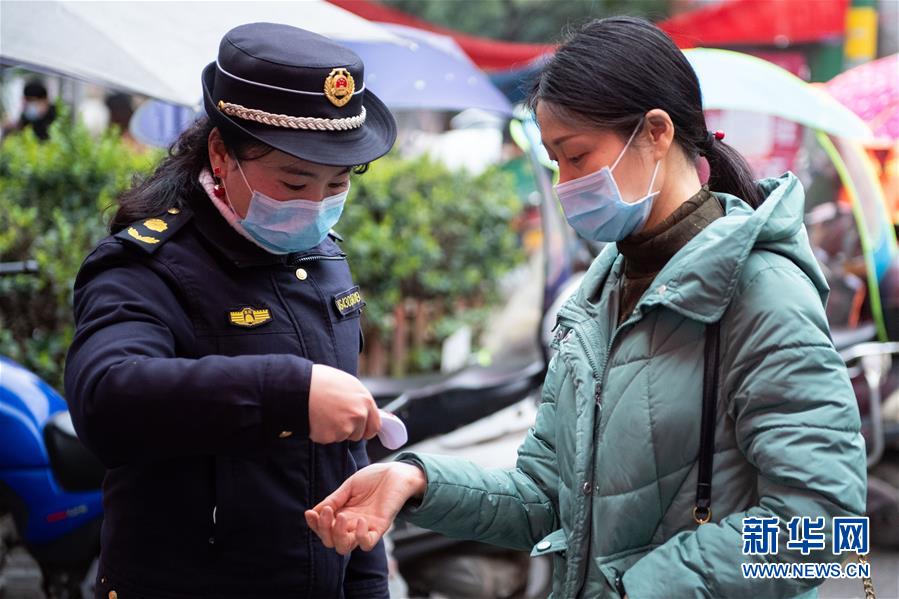 （聚焦疫情防控&middot;圖文互動(dòng)）（1）防疫棚上黨旗紅&mdash;&mdash;湖南&ldquo;零病例&rdquo;城區(qū)的基層堡壘 