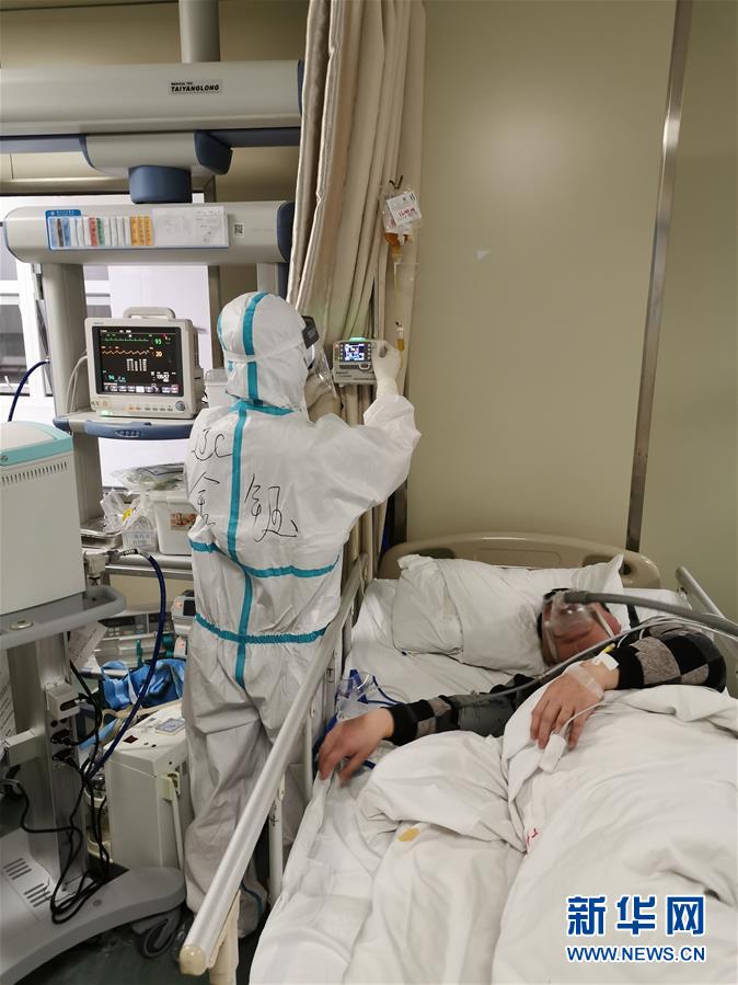 （一線抗疫群英譜&middot;圖文互動）（4）生命之光，溫暖&ldquo;無面之交&rdquo;&mdash;&mdash;記抗疫一線重癥監(jiān)護室90后護士金鈺 