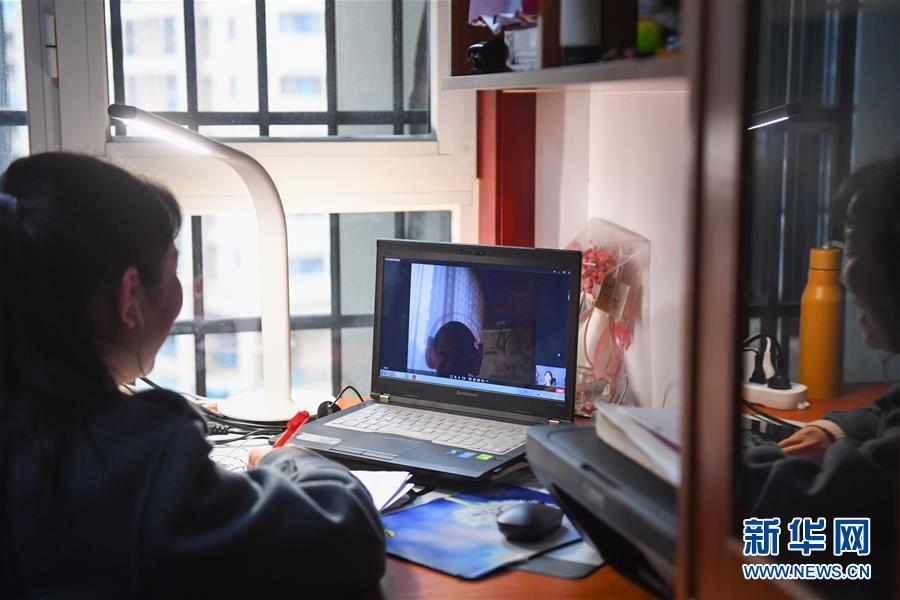 （新華全媒頭條&middot;圖文互動(dòng)）（10）守護(hù)天使 同心戰(zhàn)&ldquo;疫&rdquo;&mdash;&mdash;各地多措并舉關(guān)愛(ài)一線醫(yī)務(wù)人員掃描