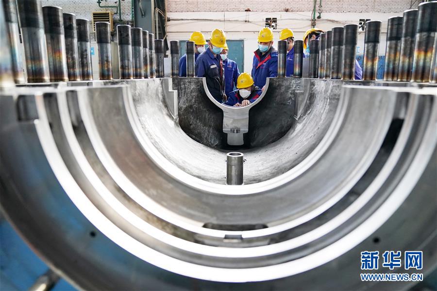 (新華全媒頭條·在習(xí)近平新時代中國特色社會主義思想指引下——新時代新作為新篇章·圖文互動)(8)同心戰(zhàn)“疫”彰顯人民至上——各地各部門貫徹落實習(xí)近平總書記重要指示精神統(tǒng)籌推進(jìn)疫情防控和經(jīng)濟(jì)社會發(fā)展