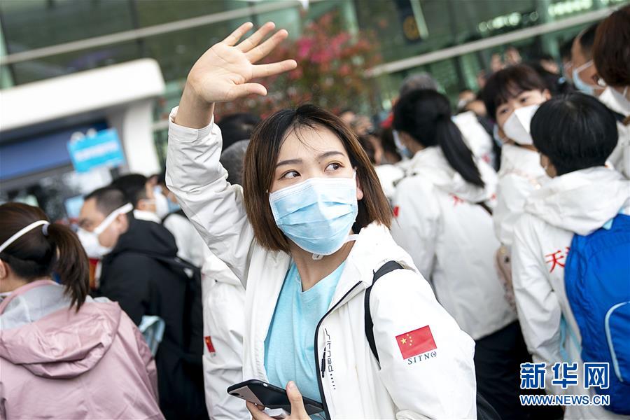（新華全媒頭條&middot;圖文互動）（4）最美逆行者，武漢永遠(yuǎn)記得你！&mdash;&mdash;首批援鄂醫(yī)療隊(duì)返程紀(jì)實(shí)