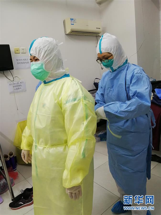 （一線抗疫群英譜&middot;圖文互動(dòng)）（1）在武漢，我為白衣戰(zhàn)士&ldquo;鑄起鎧甲&rdquo;&mdash;&mdash;記天津市腫瘤醫(yī)院醫(yī)師路佳