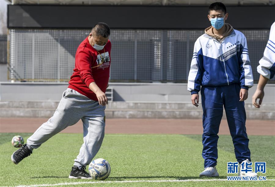 （圖文互動(dòng)）（4）&ldquo;早&rdquo;安同學(xué)，&ldquo;早&rdquo;安老師！&mdash;&mdash;新疆初高中畢業(yè)班復(fù)課一周回訪見(jiàn)聞