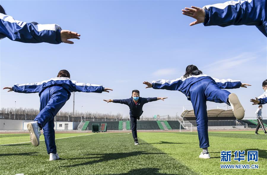 （圖文互動(dòng)）（8）&ldquo;早&rdquo;安同學(xué)，&ldquo;早&rdquo;安老師！&mdash;&mdash;新疆初高中畢業(yè)班復(fù)課一周回訪見(jiàn)聞