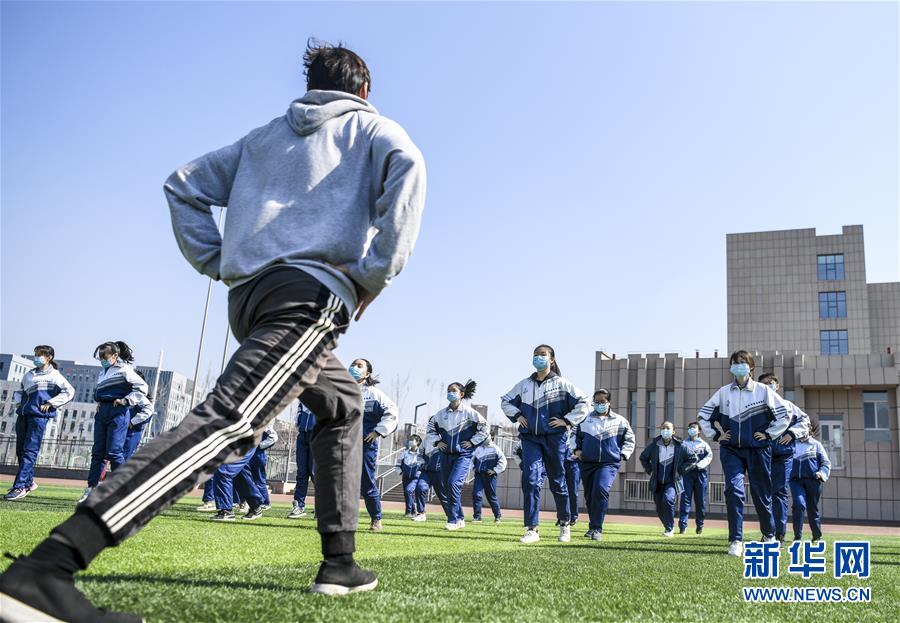 （圖文互動(dòng)）（11）&ldquo;早&rdquo;安同學(xué)，&ldquo;早&rdquo;安老師！&mdash;&mdash;新疆初高中畢業(yè)班復(fù)課一周回訪見(jiàn)聞