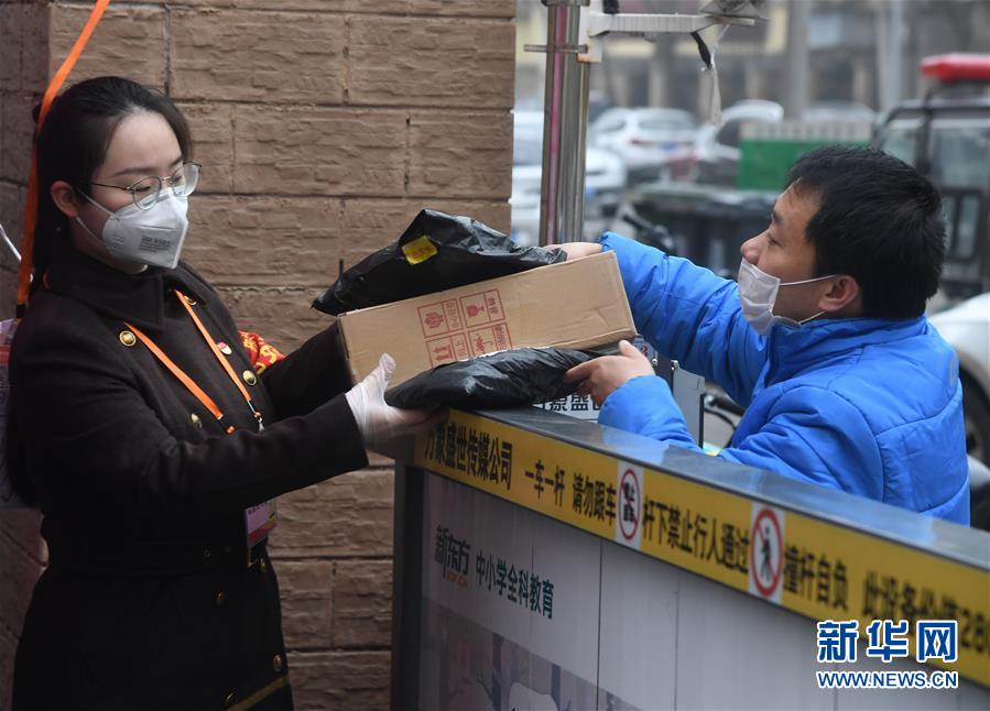 （習(xí)近平致敬的戰(zhàn)&ldquo;疫&rdquo;英雄&middot;社區(qū)工作者篇&middot;圖文互動）（3）他們，堅守一線戰(zhàn)風(fēng)雨