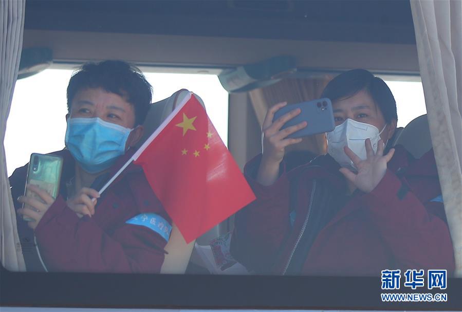 （在習(xí)近平新時(shí)代中國(guó)特色社會(huì)主義思想指引下&mdash;&mdash;新時(shí)代新作為新篇章&middot;習(xí)近平總書(shū)記關(guān)切事&middot;圖文互動(dòng)）（3）給你最溫暖的擁抱&mdash;&mdash;保護(hù)關(guān)心愛(ài)護(hù)抗疫一線醫(yī)務(wù)人員在行動(dòng)