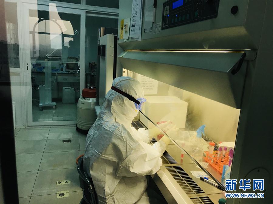 （習(xí)近平致敬的戰(zhàn)&ldquo;疫&rdquo;英雄&middot;科技工作者篇&middot;圖文互動(dòng)）（3）他們，爭(zhēng)分奪秒與病魔較量