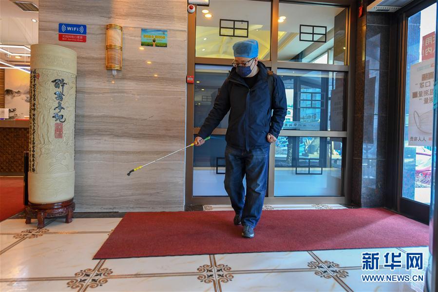 （一線抗疫群英譜&middot;圖文互動）（5）服務(wù)白衣天使的&ldquo;管家&rdquo;艾厚宇