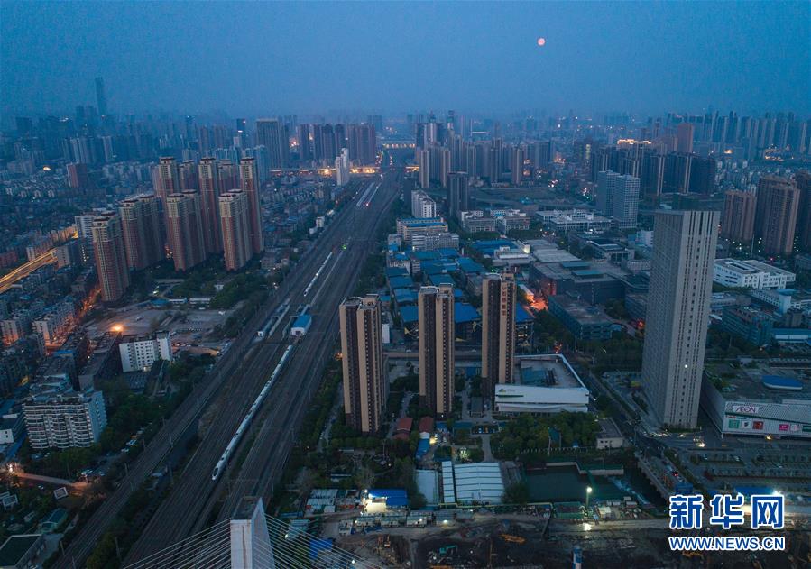 （新華全媒頭條&middot;圖文互動(dòng)）（4）武漢重啟，不負(fù)春天&mdash;&mdash;寫(xiě)在武漢&ldquo;解封&rdquo;之際