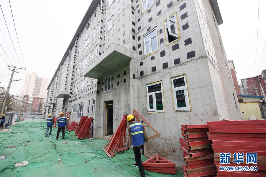 （新華全媒頭條&middot;圖文互動(dòng)）（4）88級(jí)臺(tái)階，終于不再是座&ldquo;山&rdquo;？&mdash;&mdash;北京老舊小區(qū)加裝電梯現(xiàn)狀調(diào)查