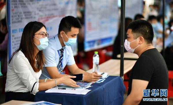 （聚焦復(fù)工復(fù)產(chǎn)）（3）?？谂e辦&ldquo;戰(zhàn)疫情&middot;促就業(yè)&rdquo;招聘會