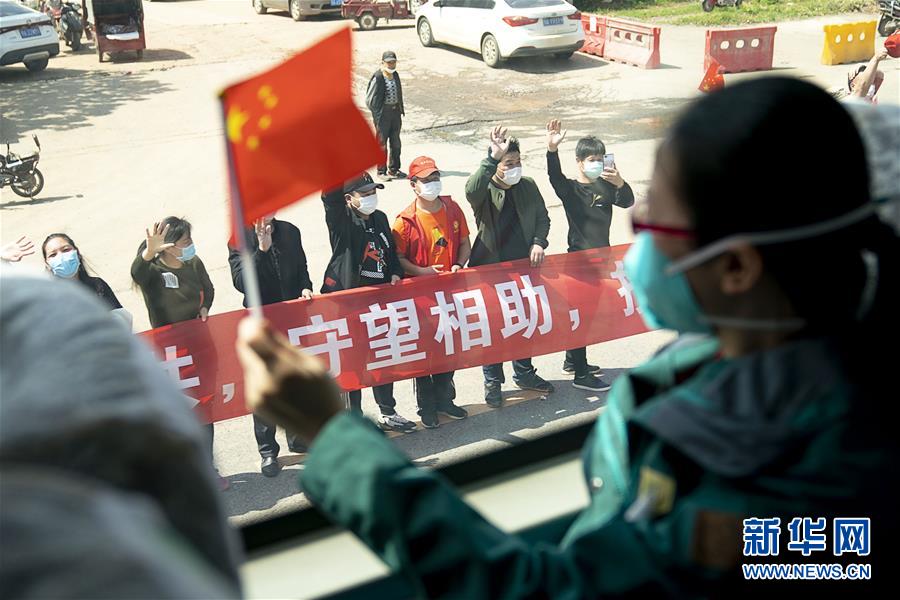 （聚焦疫情防控&middot;圖文互動）（1）分秒必爭！一切為了治病救人&mdash;&mdash;中國抗疫生命至上的生動實踐