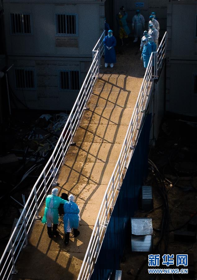 （聚焦疫情防控&middot;圖文互動）（10）分秒必爭！一切為了治病救人&mdash;&mdash;中國抗疫生命至上的生動實踐