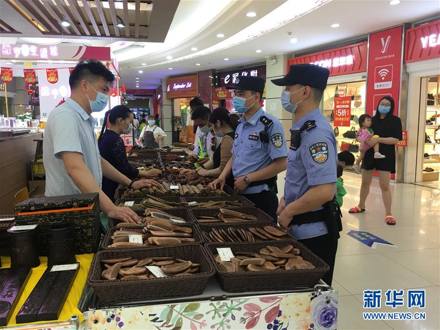 （新華全媒頭條&middot;圖文互動(dòng)）（2）戰(zhàn)斗在防疫最前沿&mdash;&mdash;來自&ldquo;五一&rdquo;國(guó)際勞動(dòng)節(jié)的致敬