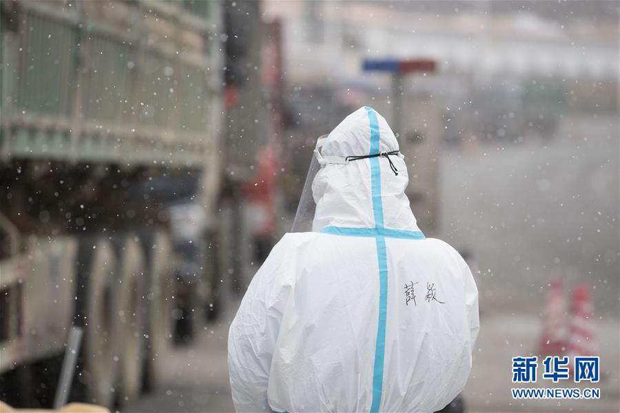 （新華全媒頭條&middot;圖文互動(dòng)）（7）戰(zhàn)斗在防疫最前沿&mdash;&mdash;來自&ldquo;五一&rdquo;國(guó)際勞動(dòng)節(jié)的致敬