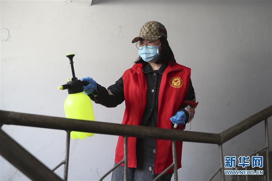 （新華全媒頭條&middot;圖文互動(dòng)）（11）戰(zhàn)斗在防疫最前沿&mdash;&mdash;來自&ldquo;五一&rdquo;國(guó)際勞動(dòng)節(jié)的致敬