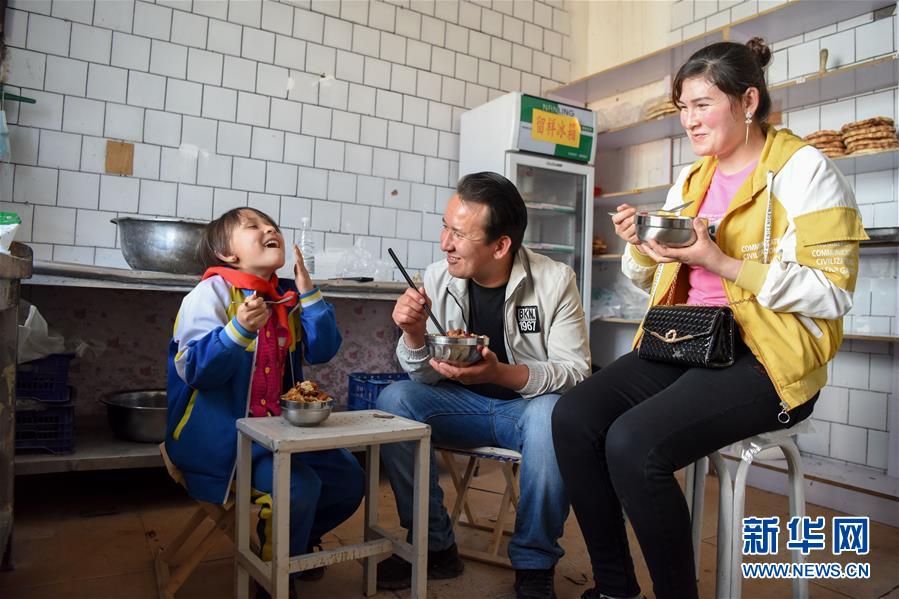 （決戰(zhàn)決勝脫貧攻堅(jiān)&middot;圖文互動）（1）阿布都艾尼北上務(wù)工&ldquo;三級跳&rdquo;