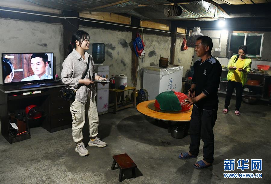 (決戰(zhàn)決勝脫貧攻堅(jiān)·圖文互動)(3)月亮山女孩與她的“扶貧網(wǎng)格”