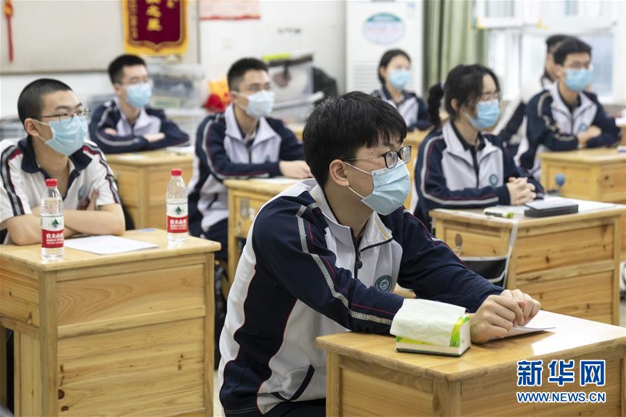 （在習(xí)近平新時(shí)代中國(guó)特色社會(huì)主義思想指引下&mdash;&mdash;新時(shí)代新作為新篇章&middot;習(xí)近平總書(shū)記關(guān)切事&middot;圖文互動(dòng)）（3）疫情防控不減壓　復(fù)工復(fù)產(chǎn)正加速&mdash;&mdash;武漢&ldquo;解封&rdquo;滿(mǎn)月觀察