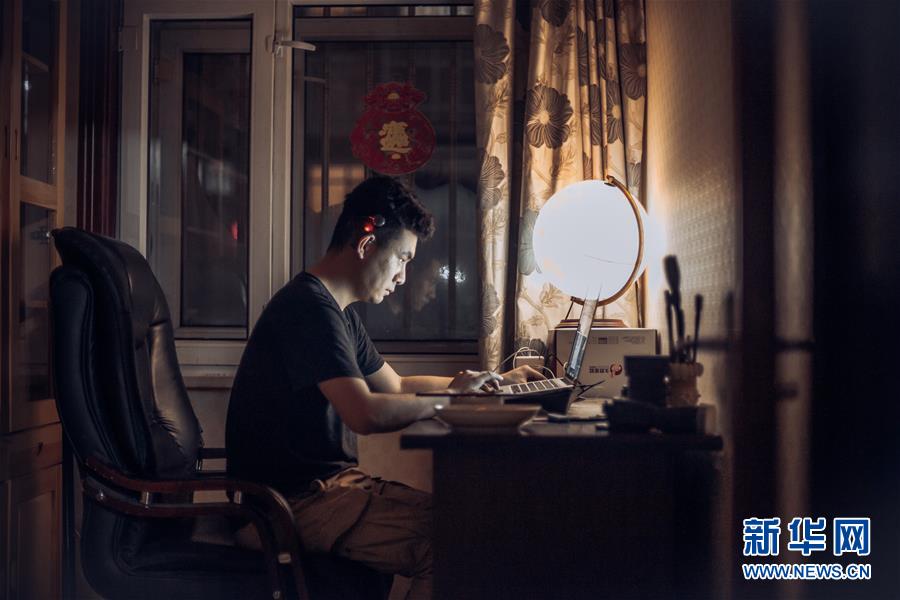 （在習(xí)近平新時(shí)代中國(guó)特色社會(huì)主義思想指引下&mdash;&mdash;新時(shí)代新作為新篇章&middot;習(xí)近平總書記關(guān)切事&middot;圖文互動(dòng)）（5）增強(qiáng)困難群眾對(duì)疫情影響的抵抗力