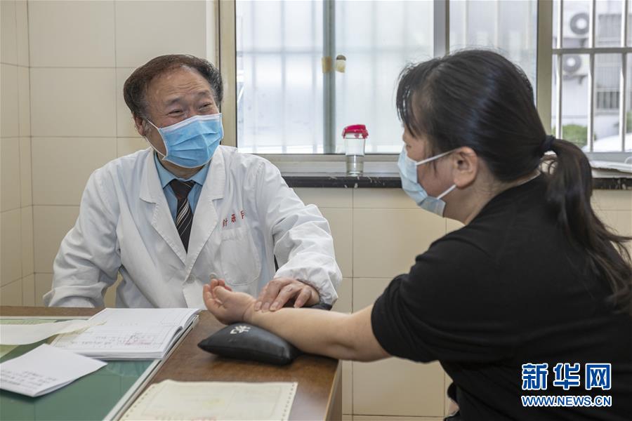 （代表委員履職&middot;圖文互動(dòng)）（4）&ldquo;履職與行醫(yī)，都要精益求精&rdquo;&mdash;&mdash;全國(guó)政協(xié)委員吳煥淦履職記