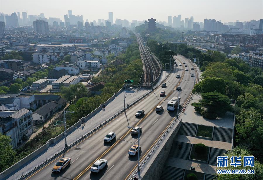 （新華全媒頭條&middot;圖文互動(dòng)）（13）從人民中汲取磅礴力量&mdash;&mdash;習(xí)近平總書記同出席2020年全國兩會(huì)人大代表、政協(xié)委員共商國是紀(jì)實(shí)