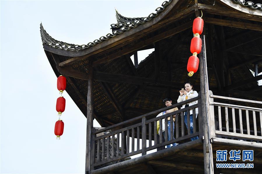 （新華全媒頭條&middot;圖文互動(dòng)）（20）從人民中汲取磅礴力量&mdash;&mdash;習(xí)近平總書記同出席2020年全國兩會(huì)人大代表、政協(xié)委員共商國是紀(jì)實(shí)