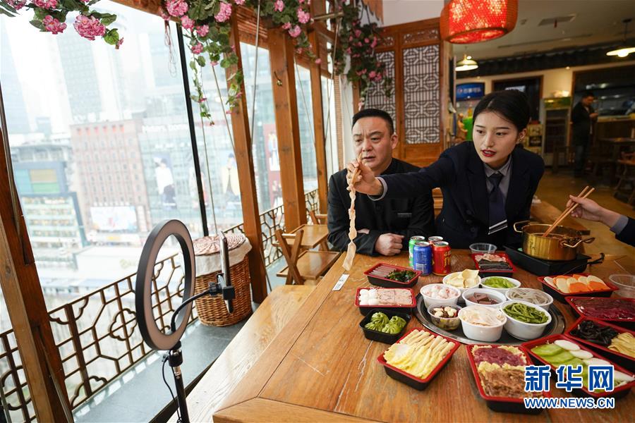 （在習近平新時代中國特色社會主義思想指引下&mdash;&mdash;新時代新作為新篇章&middot;習近平總書記關切事&middot;圖文互動）（1）順勢而為開新局&mdash;&mdash;新就業(yè)形態(tài)發(fā)展觀察